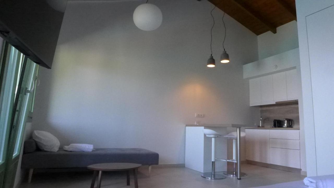 Caltabania Suites Áyios Nikítas Esterno foto