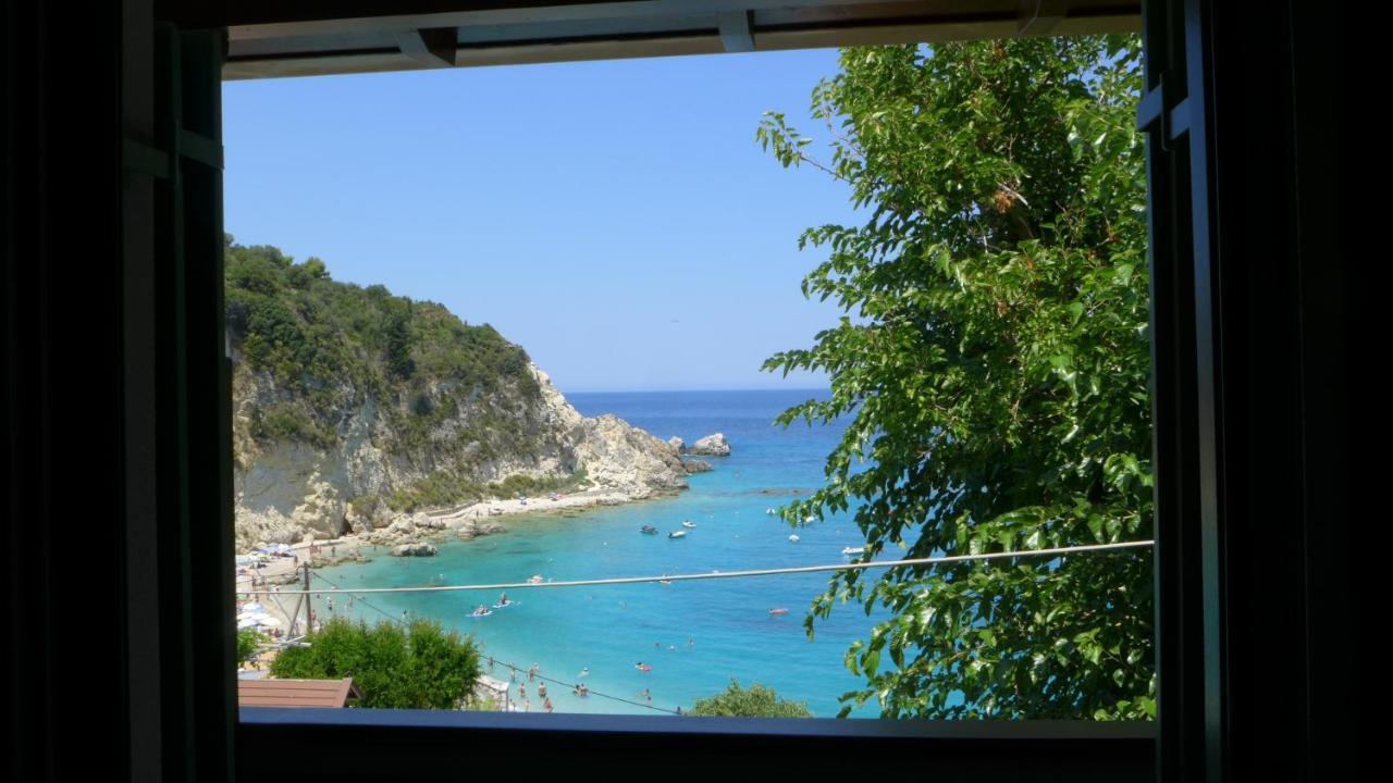 Caltabania Suites Áyios Nikítas Esterno foto