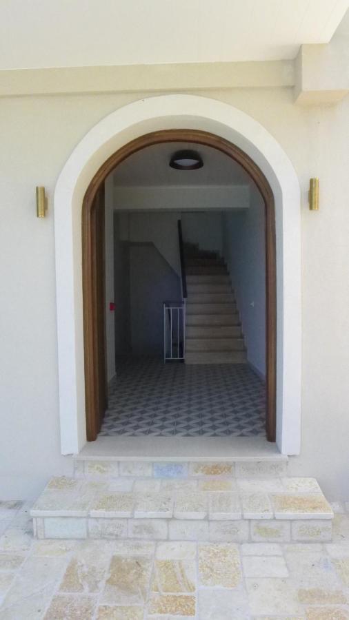 Caltabania Suites Áyios Nikítas Esterno foto