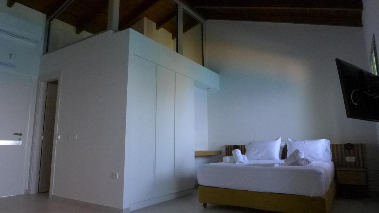 Caltabania Suites Áyios Nikítas Esterno foto