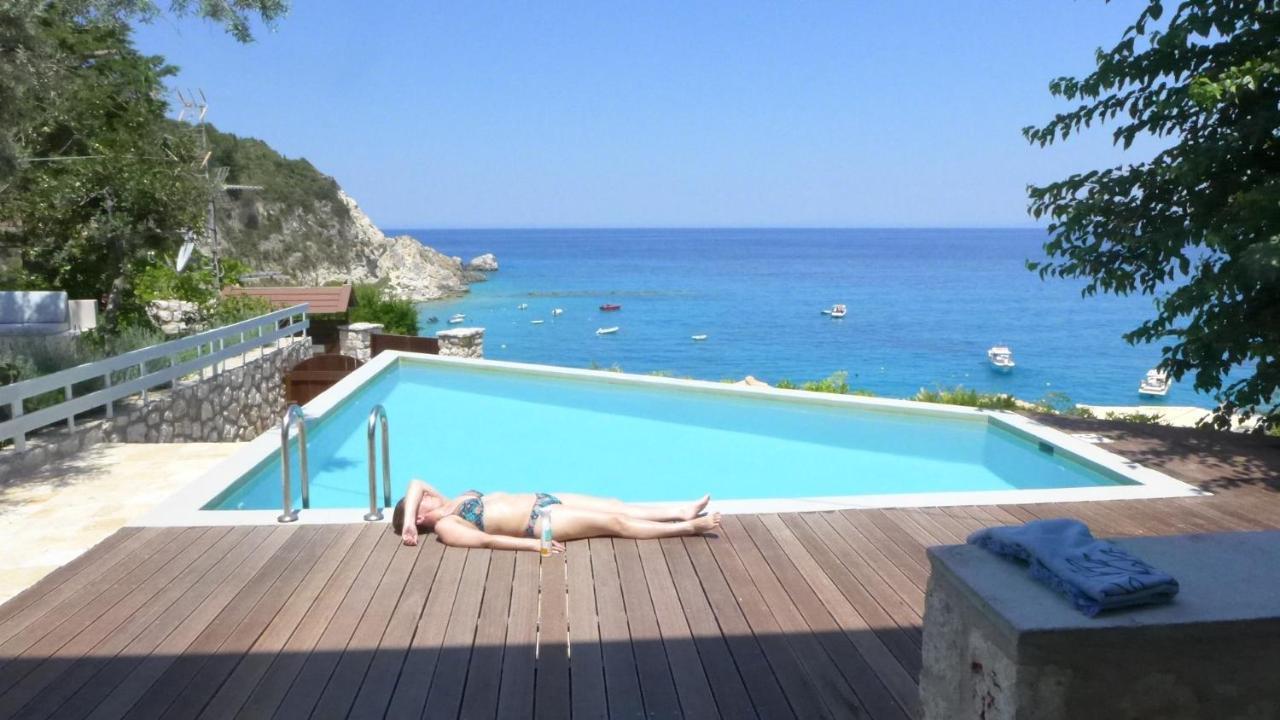Caltabania Suites Áyios Nikítas Esterno foto