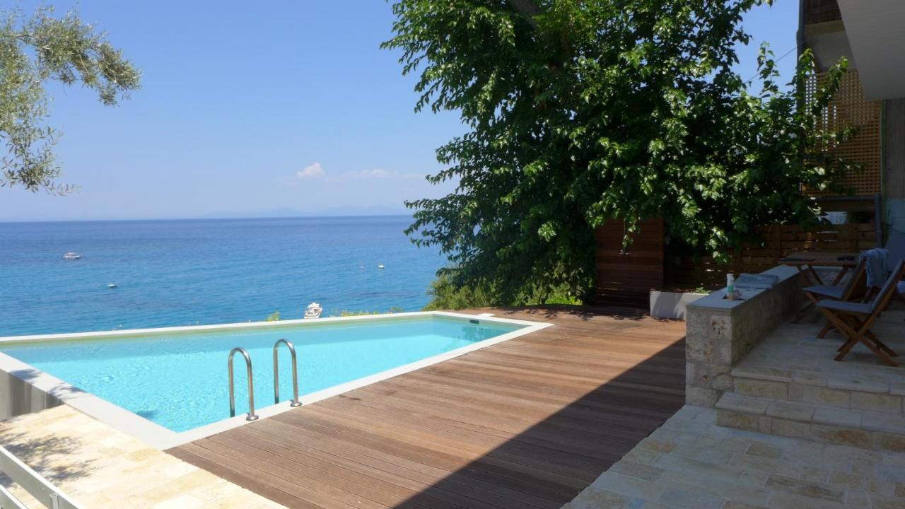 Caltabania Suites Áyios Nikítas Esterno foto