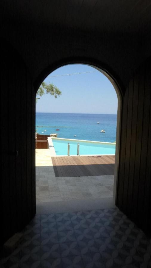 Caltabania Suites Áyios Nikítas Esterno foto
