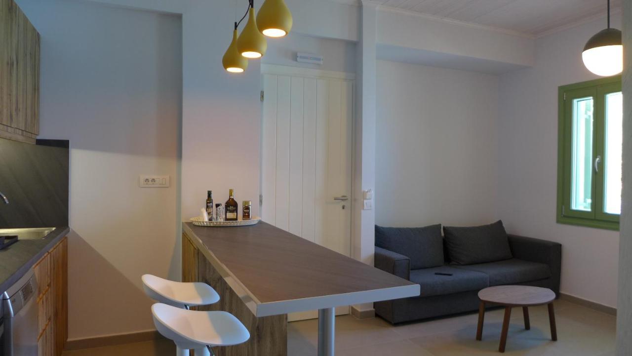 Caltabania Suites Áyios Nikítas Esterno foto