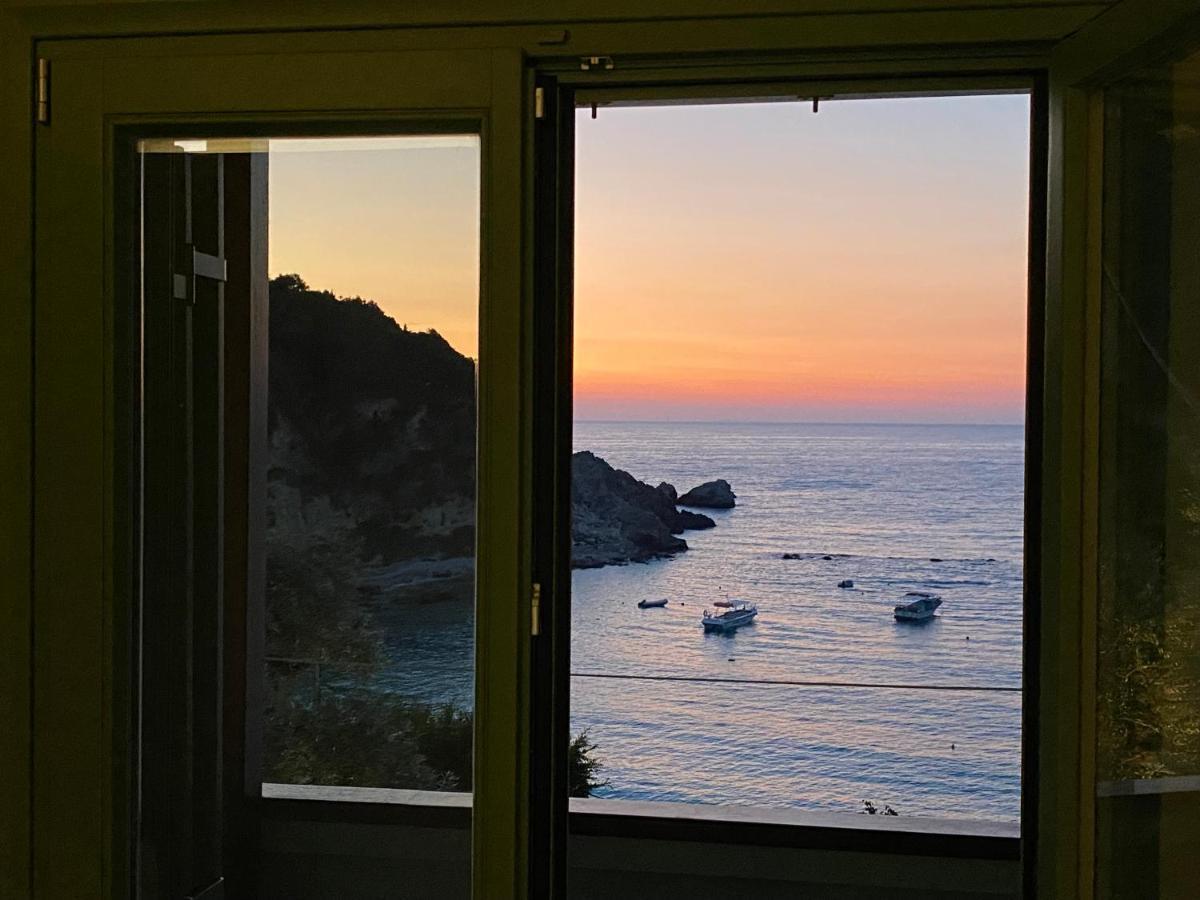 Caltabania Suites Áyios Nikítas Esterno foto